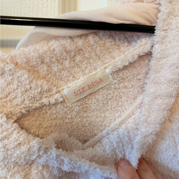 LIZ LISA Pink and Cream V-Neck Sweater | Size 0 - Picture 3 of 6